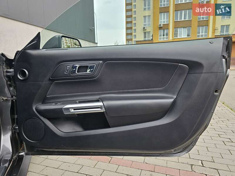 Купе Ford Mustang 2016 в Киеве