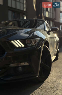 Купе Ford Mustang 2015 в 