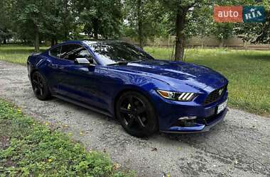 Купе Ford Mustang 2015 в 