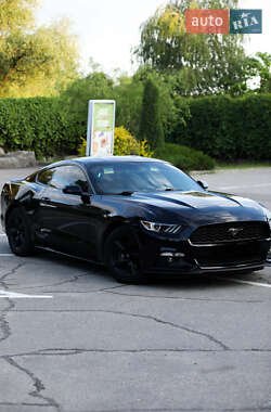 Купе Ford Mustang 2015 в 