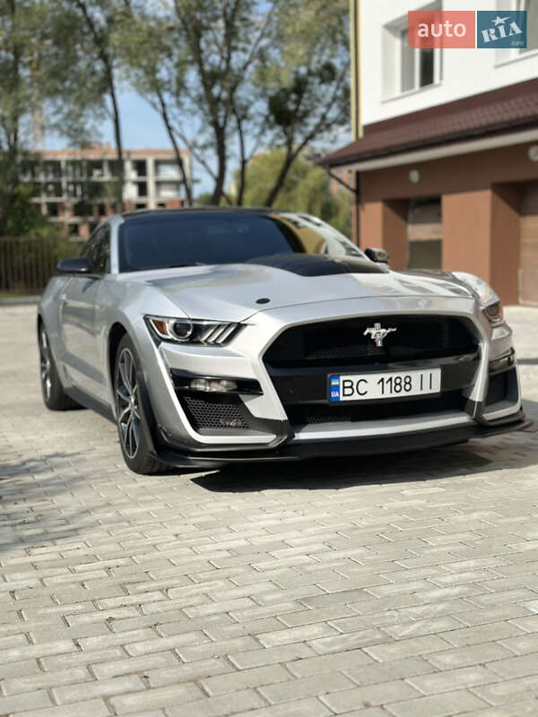 Купе Ford Mustang 2016 в Львове