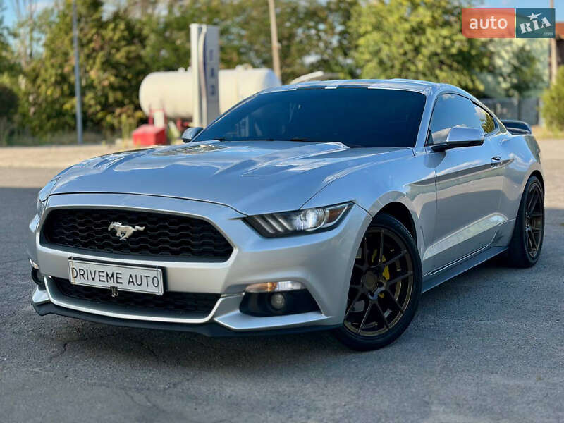Купе Ford Mustang 2016 в 
