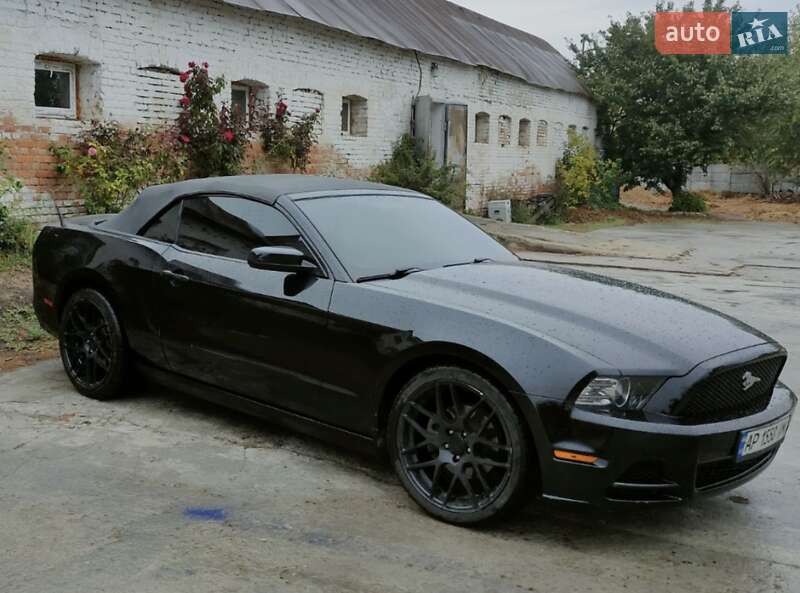 Кабриолет Ford Mustang 2014 в 