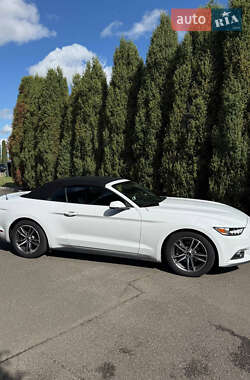 Кабриолет Ford Mustang 2016 в 