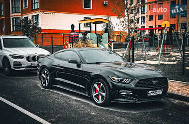 Купе Ford Mustang 2015 в 