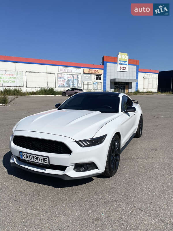 Купе Ford Mustang 2015 в 