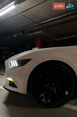Купе Ford Mustang 2015 в 