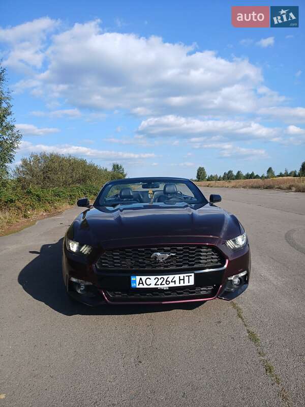 Кабриолет Ford Mustang 2016 в 