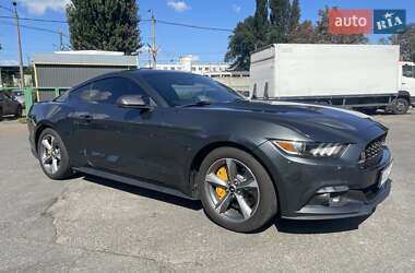 Купе Ford Mustang 2015 в 