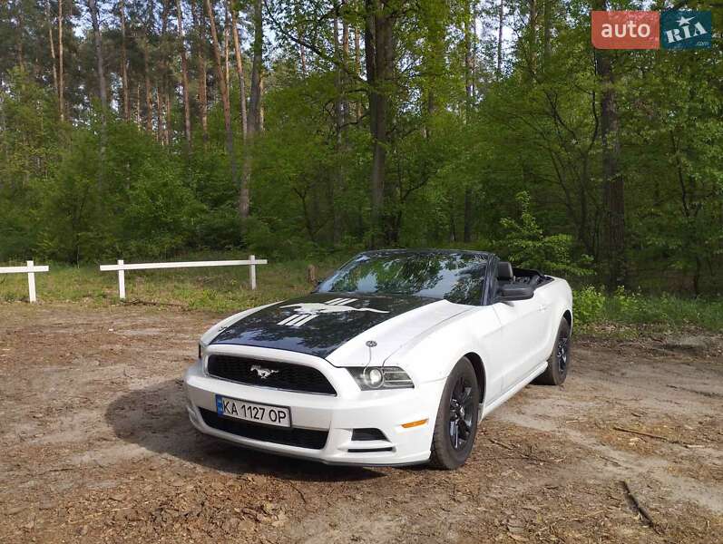 Кабриолет Ford Mustang 2014 в Киеве