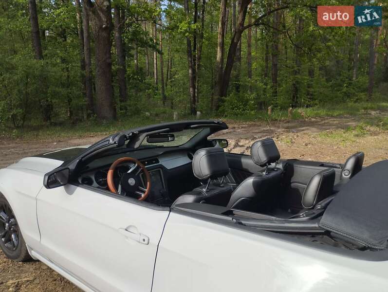 Кабриолет Ford Mustang 2014 в Киеве