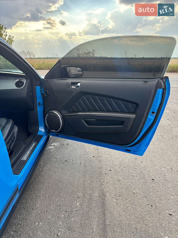 Купе Ford Mustang 2011 в Вознесенске