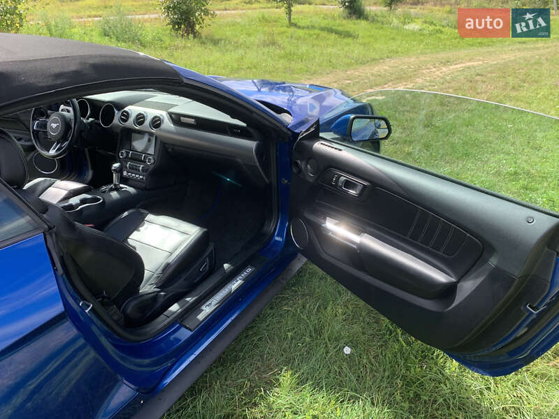 Кабриолет Ford Mustang 2018 в Киеве