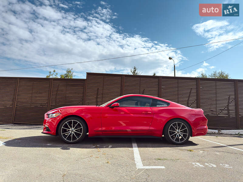 Купе Ford Mustang 2015 в 