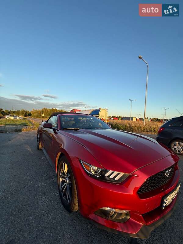 Кабриолет Ford Mustang 2016 в Львове
