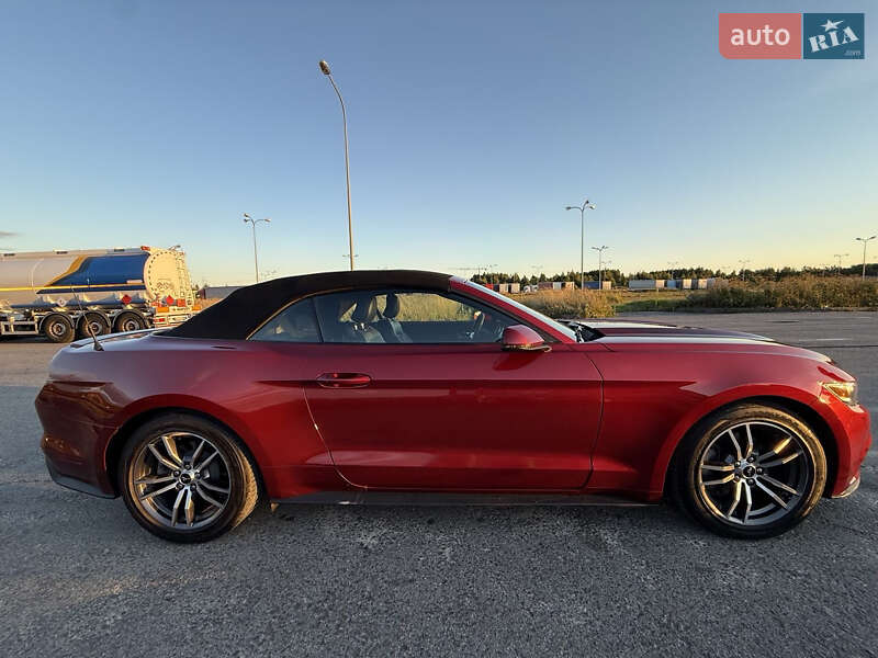 Кабриолет Ford Mustang 2016 в Львове