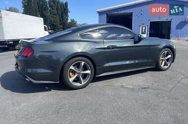 Купе Ford Mustang 2015 в 