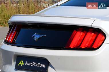 Купе Ford Mustang 2017 в 