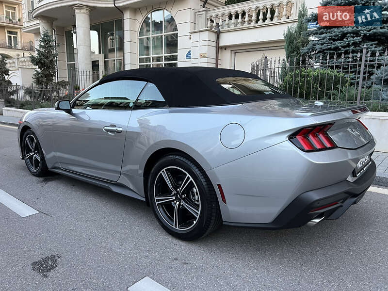 Кабриолет Ford Mustang 2024 в Киеве
