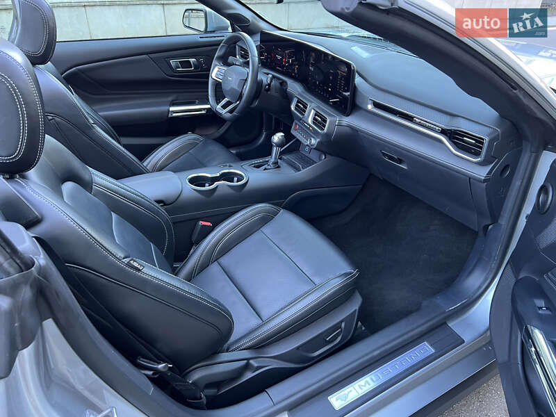 Кабриолет Ford Mustang 2024 в Киеве