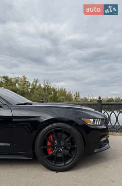 Купе Ford Mustang 2015 в 