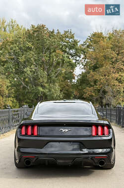 Купе Ford Mustang 2015 в 