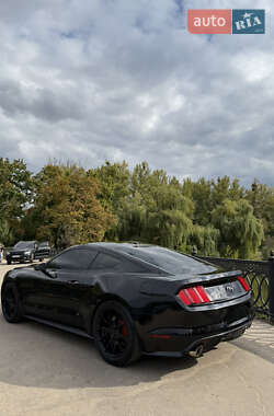 Купе Ford Mustang 2015 в 