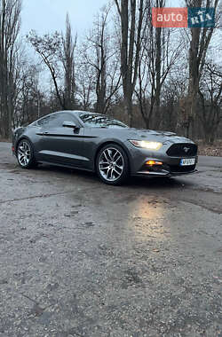 Купе Ford Mustang 2015 в 