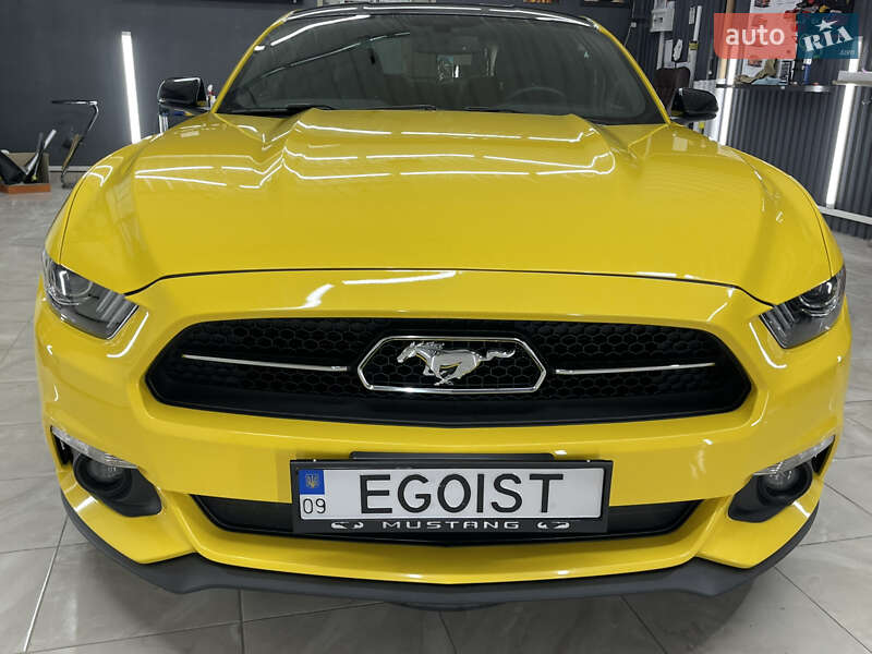 Купе Ford Mustang 2015 в Снятине
