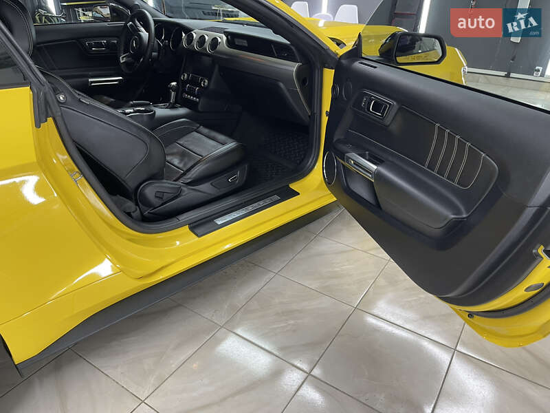 Купе Ford Mustang 2015 в Снятине