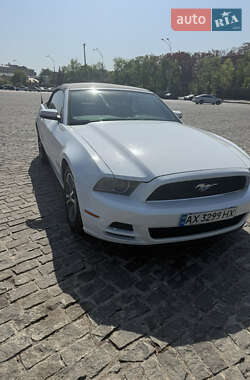 Кабриолет Ford Mustang 2014 в 