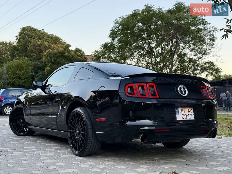 Купе Ford Mustang 2013 в Одесі