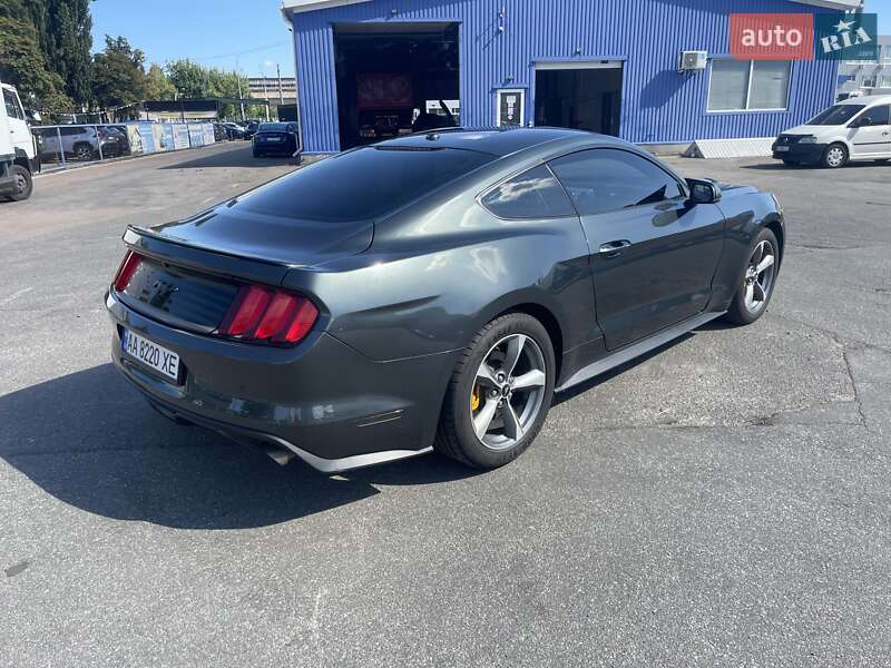 Купе Ford Mustang 2015 в Киеве