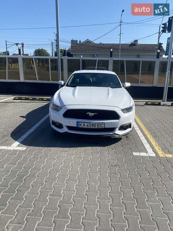 Купе Ford Mustang 2017 в 