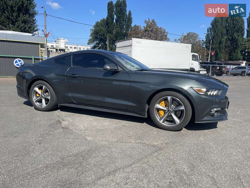Купе Ford Mustang 2015 в Києві фото 6 Купе Ford Mustang 2015 в Києві