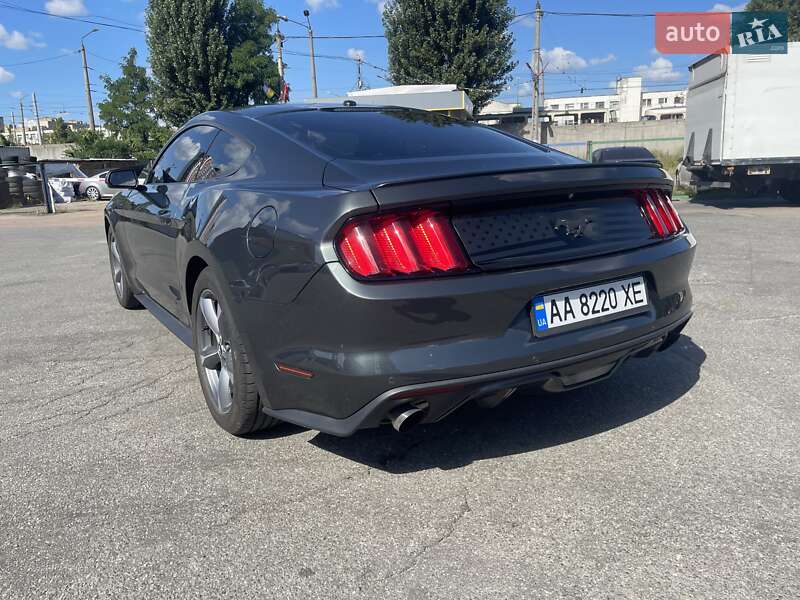 Купе Ford Mustang 2015 в Києві фото 26 Купе Ford Mustang 2015 в Києві