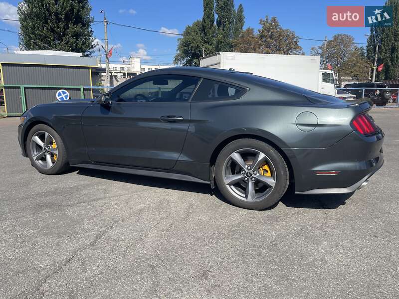 Купе Ford Mustang 2015 в Києві фото 29 Купе Ford Mustang 2015 в Києві