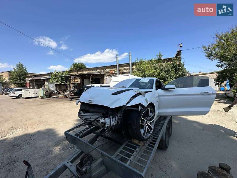 Купе Ford Mustang 2016 в Киеве