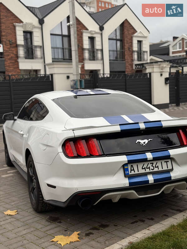 Купе Ford Mustang 2015 в Києві фото 6 Купе Ford Mustang 2015 в Києві
