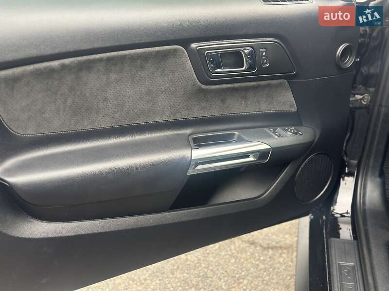 Купе Ford Mustang 2016 в Киеве