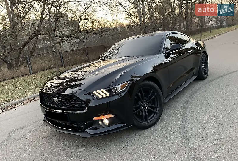 Купе Ford Mustang 2015 в Києві