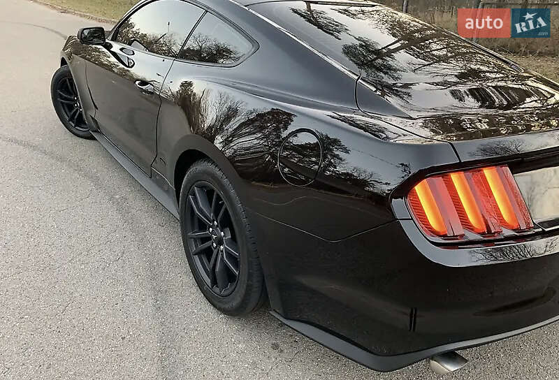 Купе Ford Mustang 2015 в Києві