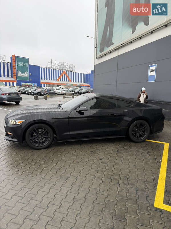 Купе Ford Mustang 2015 в Києві