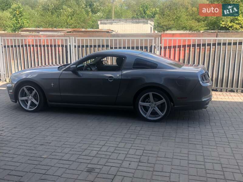 Купе Ford Mustang 2014 в Львове
