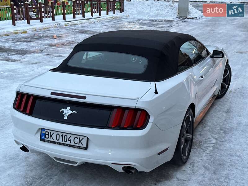 Кабриолет Ford Mustang 2015 в Киеве