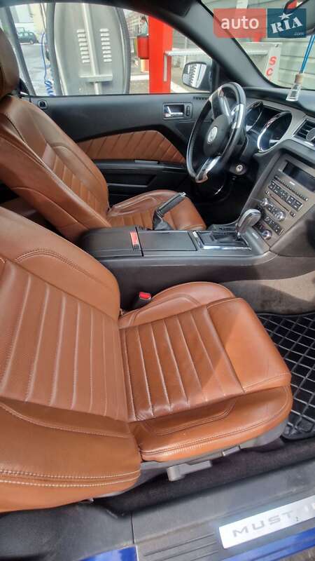 Купе Ford Mustang 2012 в Измаиле