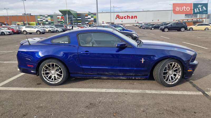 Купе Ford Mustang 2012 в Измаиле