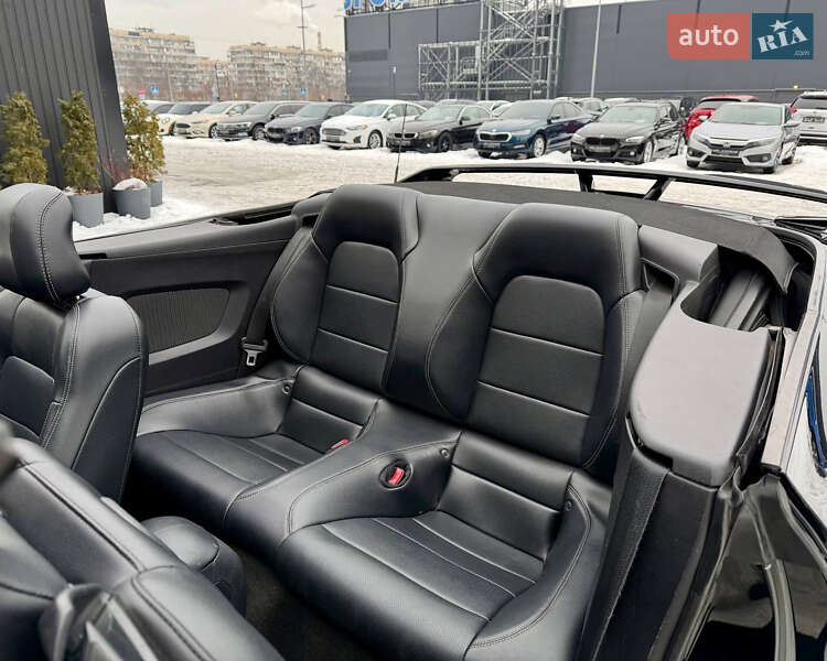 Кабриолет Ford Mustang 2015 в Киеве