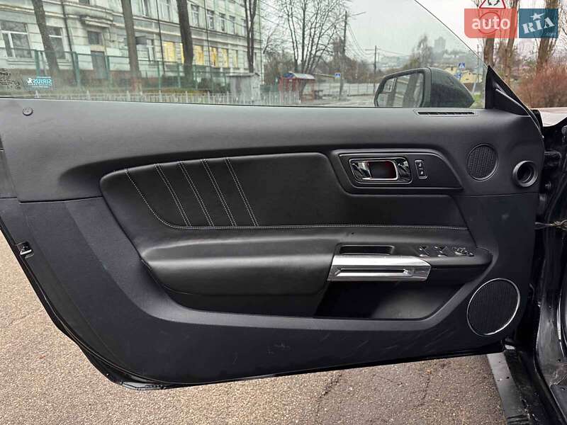 Кабриолет Ford Mustang 2016 в Киеве