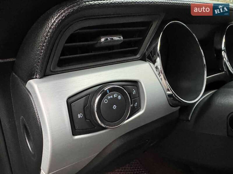 Кабриолет Ford Mustang 2016 в Киеве